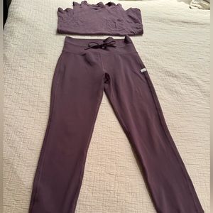 Vuori daily legging and tank size Small